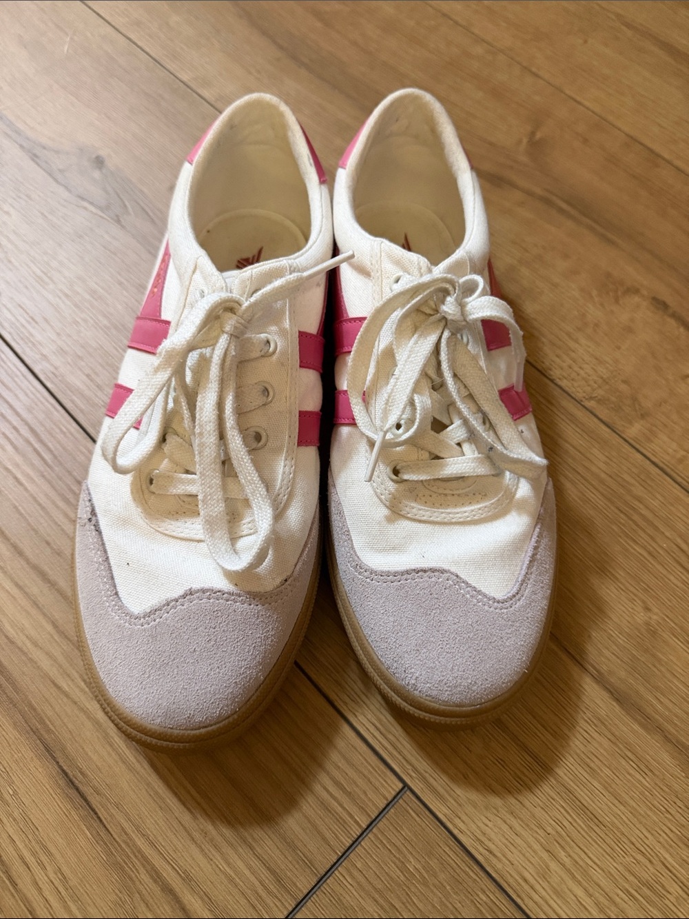 Goals White and Pink Women's Casual Lace-Up Sneakers size9